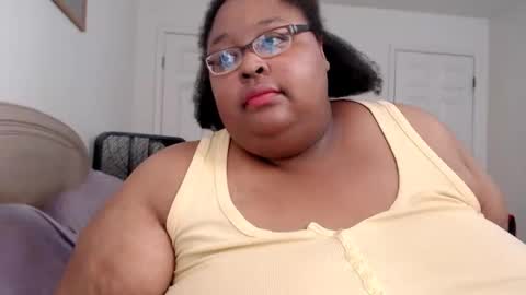 Snapshot of loves_aura chatting on April 4, 2026, 11:46 pm Alyson online show from April 4, 2026, 11:46 pm