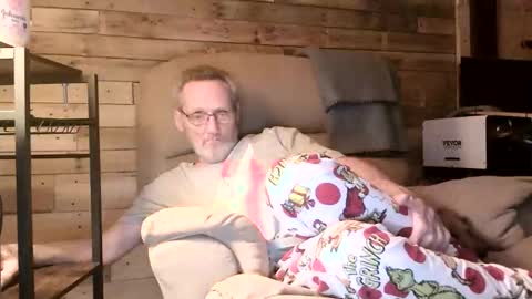 Snapshot of lovesex6565 chatting on April 1, 2026, 12:33 am just here to have fun and cum online show from April 1, 2026, 12:33 am