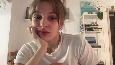 lovesstation online show from February 3, 2025, 11:36 pm