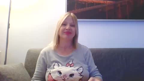 Marlyn online show from December 4, 2024, 6:06 pm