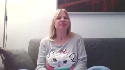 Marlyn online show from December 7, 2024, 8:49 pm