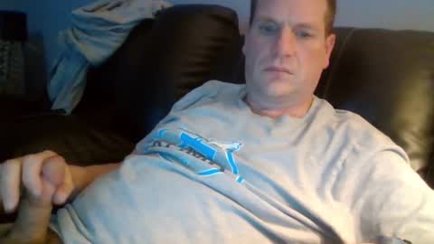 Snapshot of lovetocum37 chatting on March 1, 2025, 5:31 am lovetocum37 online show from March 1, 2025, 5:31 am