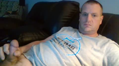 Snapshot of lovetocum37 chatting on April 6, 2026, 3:37 am lovetocum37 online show from April 6, 2026, 3:37 am