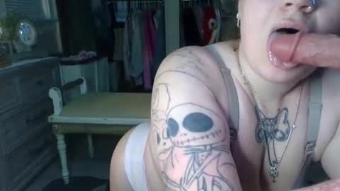 lovetubes101 online show from November 26, 2025, 4:02 am