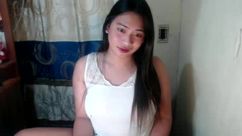 Snapshot of loveyoureign06 chatting on February 3, 2025, 2:36 am Ryn online show from February 3, 2025, 2:36 am