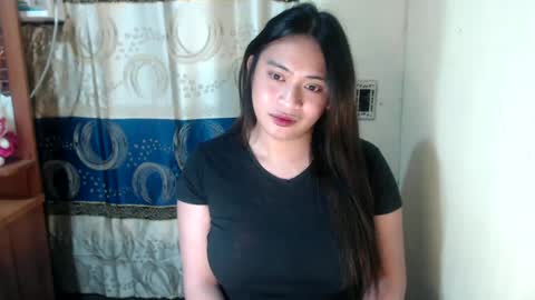 Snapshot of loveyoureign06 chatting on February 4, 2025, 1:27 pm Ryn online show from February 4, 2025, 1:27 pm