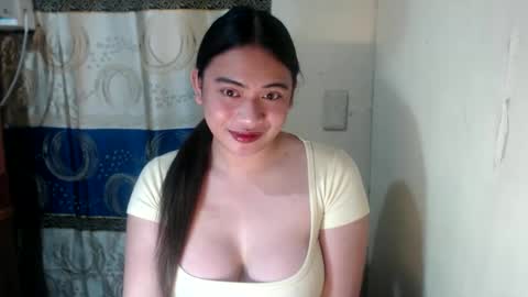 Snapshot of loveyoureign06 chatting on February 16, 2025, 9:27 pm Ryn online show from February 16, 2025, 9:27 pm