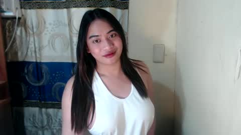 Snapshot of loveyoureign06 chatting on February 18, 2025, 10:25 pm Ryn online show from February 18, 2025, 10:25 pm