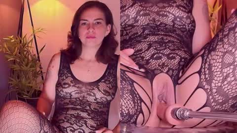 L A U R A  online show from October 5, 2025, 2:54 am