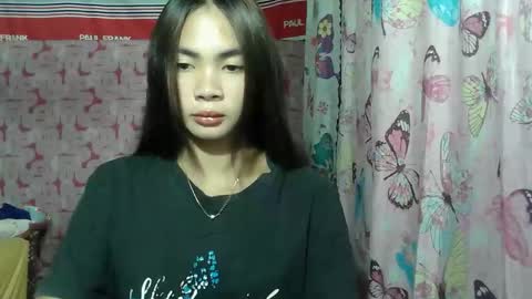 Snapshot of loving_rhean chatting on May 17, 2026, 11:17 am loving_rhean online show from May 17, 2026, 11:17 am