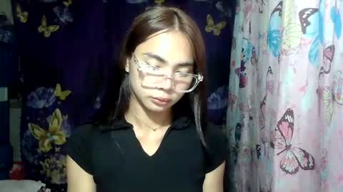 Snapshot of loving_rhean chatting on June 18, 2026, 1:37 pm loving_rhean online show from June 18, 2026, 1:37 pm