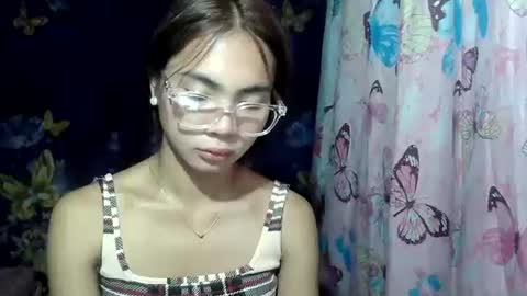 Snapshot of loving_rhean chatting on June 19, 2026, 12:20 pm loving_rhean online show from June 19, 2026, 12:20 pm
