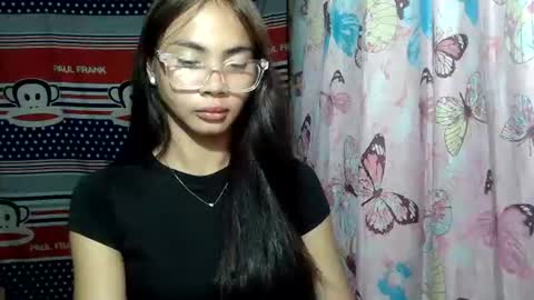 Snapshot of loving_rhean chatting on June 26, 2026, 5:28 pm loving_rhean online show from June 26, 2026, 5:28 pm