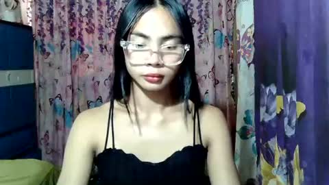 Snapshot of loving_rhean chatting on July 27, 2026, 1:45 am loving_rhean online show from July 27, 2026, 1:45 am