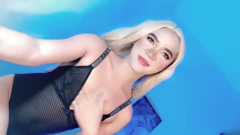 Lovingmonaru969 online show from December 23, 2024, 7:06 am