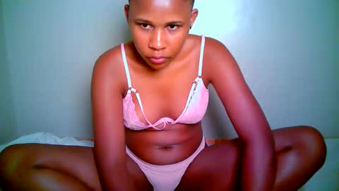 Snapshot of lovly_kam chatting on October 24, 2025, 7:54 pm lovly_kam online show from October 24, 2025, 7:54 pm