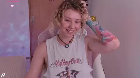Snapshot of lowfreqsiren chatting on July 31, 2026, 9:30 am . online show from July 31, 2026, 9:30 am