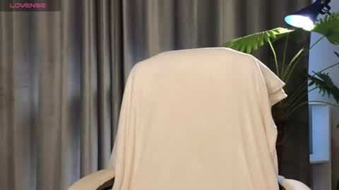 lowkeywild_ online show from July 5, 2026, 4:19 am