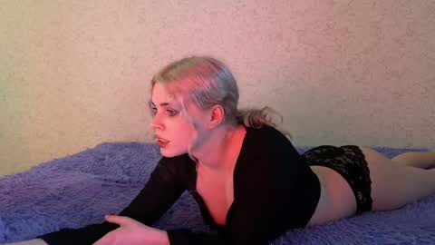 Snapshot of loxsu chatting on June 7, 2026, 9:51 pm Aiden and Emma online show from June 7, 2026, 9:51 pm