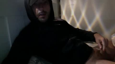 Snapshot of lpolo22 chatting on April 1, 2026, 5:30 am Sexy Hot Hairy Man online show from April 1, 2026, 5:30 am