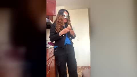 luana_winner online show from December 16, 2025, 9:09 pm