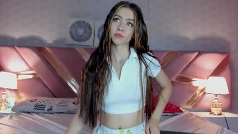 LuanaStonne online show from September 10, 2025, 4:23 am