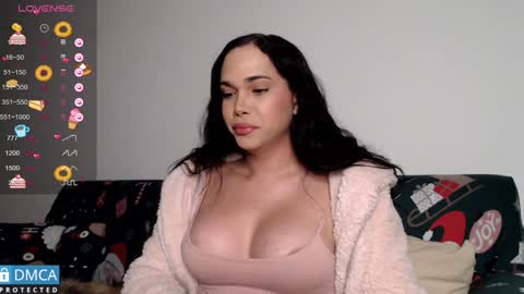 luara_ online show from January 18, 2025, 1:51 pm