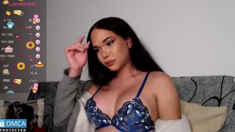 luara_ online show from February 15, 2025, 3:06 pm
