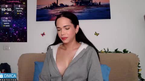 luara_ online show from October 24, 2025, 9:49 am