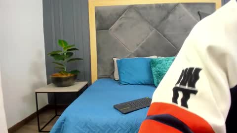 luca_morettii online show from October 6, 2025, 12:24 pm