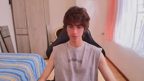 lucas_xo online show from September 21, 2025, 8:21 pm
