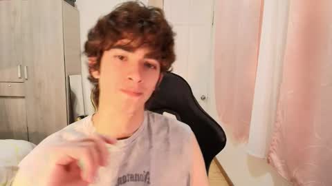 lucas_xo online show from September 23, 2025, 11:30 pm