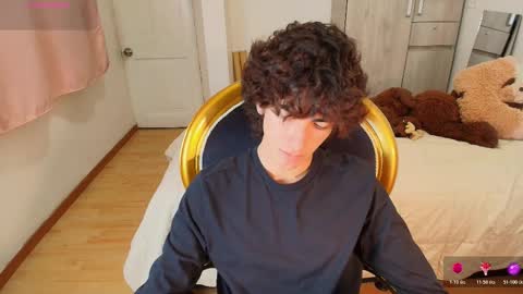 lucas_xo online show from November 22, 2025, 1:48 am