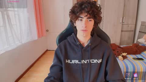 lucas_xo online show from November 28, 2025, 7:38 pm