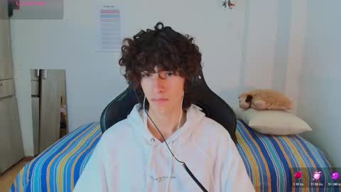 lucas_xo online show from February 24, 2026, 2:31 am