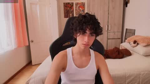 lucas_xo online show from April 18, 2026, 7:58 pm