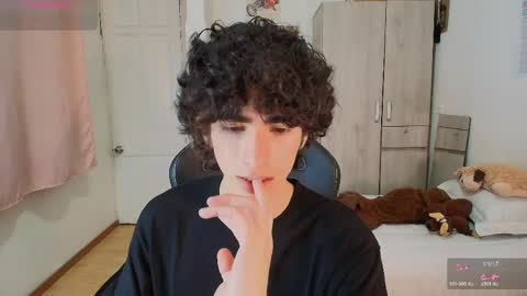 Snapshot of lucas_xo chatting on May 21, 2026, 3:35 am lucas_xo online show from May 21, 2026, 3:35 am