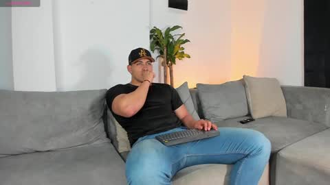 LUCA SANTOS online show from December 4, 2024, 3:48 am