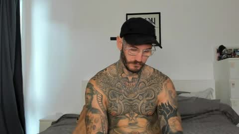 lucasexclusive online show from April 12, 2026, 4:06 am