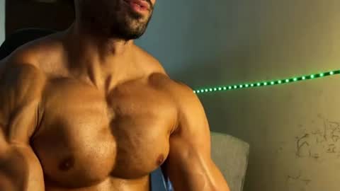 Snapshot of lucasfit24 chatting on August 1, 2026, 2:33 am lucasfit24 online show from August 1, 2026, 2:33 am