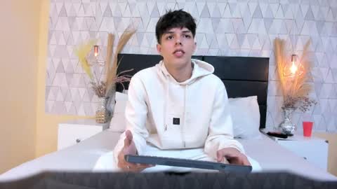 Lucasopry online show from April 5, 2026, 11:51 am