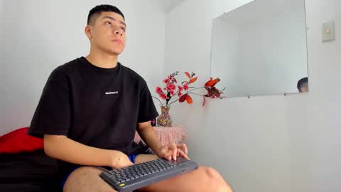 Snapshot of lucastorrez01 chatting on December 17, 2025, 11:55 pm LUCAS TORREZ online show from December 17, 2025, 11:55 pm