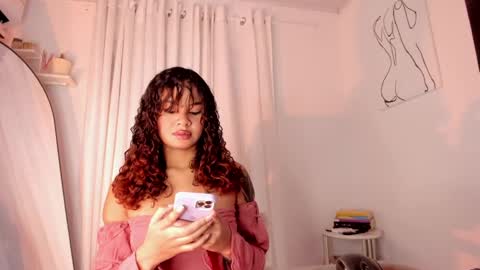 Snapshot of lucia_lee_ chatting on January 6, 2025, 6:10 pm Lucia online show from January 6, 2025, 6:10 pm