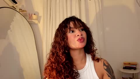 Snapshot of lucia_lee_ chatting on January 9, 2025, 6:57 pm Lucia online show from January 9, 2025, 6:57 pm