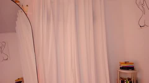 Snapshot of lucia_lee_ chatting on January 16, 2025, 8:57 pm Lucia online show from January 16, 2025, 8:57 pm