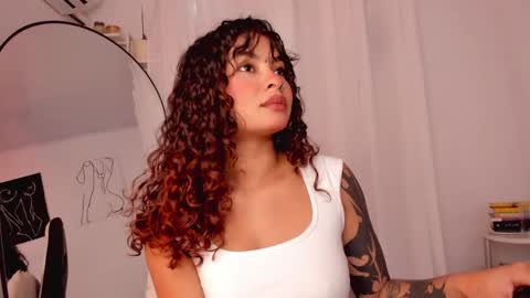 Snapshot of lucia_lee_ chatting on January 19, 2025, 5:39 pm Lucia online show from January 19, 2025, 5:39 pm