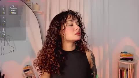Snapshot of lucia_lee_ chatting on February 10, 2025, 2:52 am Lucia online show from February 10, 2025, 2:52 am