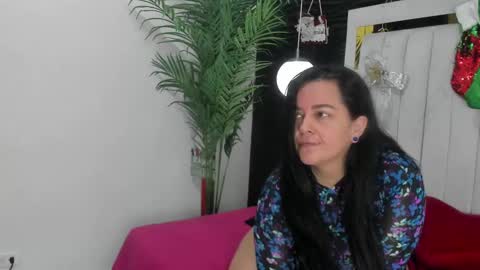 Lucia Vonne online show from December 23, 2024, 1:56 pm