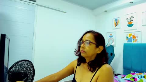 luciagonzales40_ online show from October 29, 2025, 11:23 am