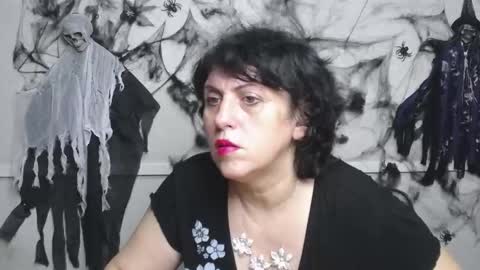 LuciaMi online show from November 10, 2025, 6:01 am